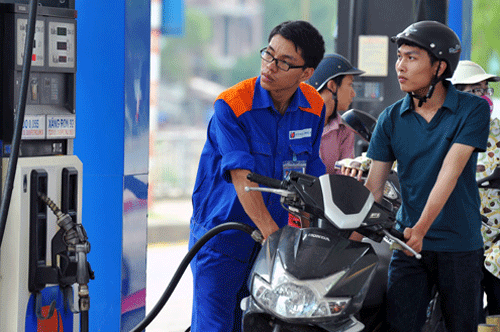 A92 petrol price cut by 800 VND per liter