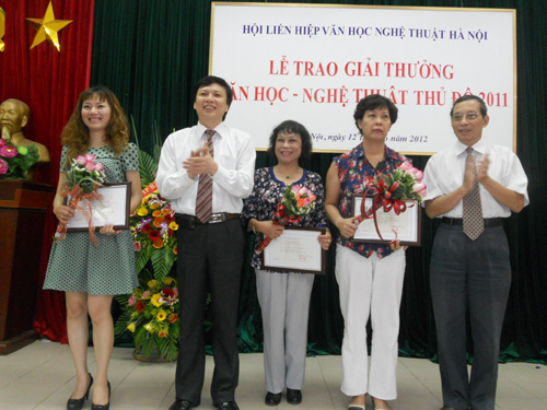 Trao giải thưởng Văn học - Nghệ thuật Thủ đô năm 2011