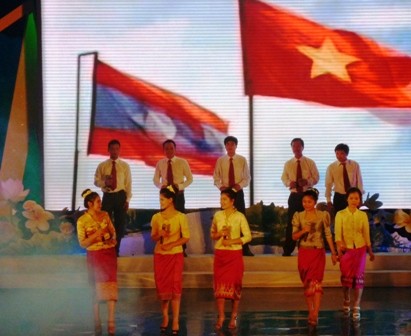 Échanges culturels, sportifs et touristiques entre Vietnam et Laos 2012
