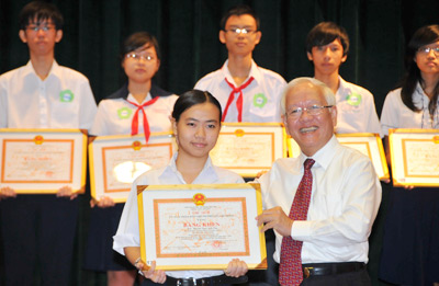 TP Hồ Chí Minh tuyên dương học sinh giỏi năm học 2011-2012