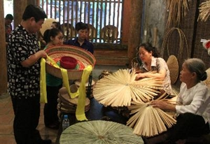 Traditional handicraft exhibition in Hanoi old quarter