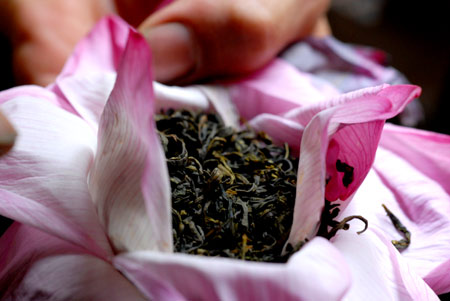 Building trademark for West lake lotus tea