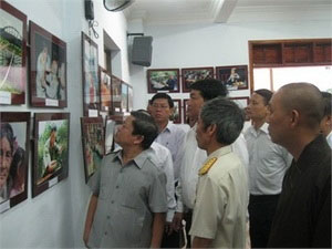 董禄 母亲与家乡 图片展在河静省举行