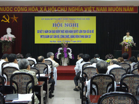 Phát huy sức mạnh của cả hệ thống chính trị trong giám sát cán bộ, đảng viên ở khu dân cư