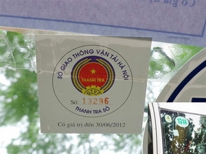 Chấn chỉnh việc cấp phù hiệu sai quy định cho xe taxi tại Hà Nội