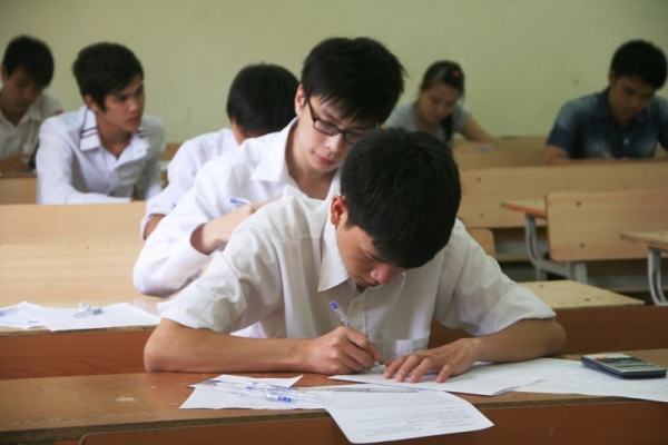Kết thúc môn thi đầu tiên Nhiều thí sinh “than” đề Toán tương đối khó