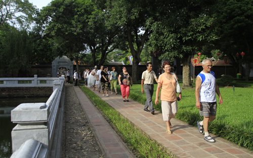 Vietnam welcomes over 3 8 million foreign visitors in seven months