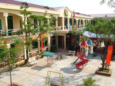 Xây dựng trường học đạt chuẩn Không chỉ thiếu đất, thiếu tiền