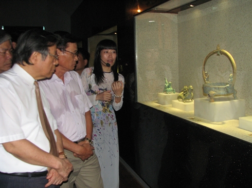 Vernissage de deux expositions d’antiquités à Hanoï