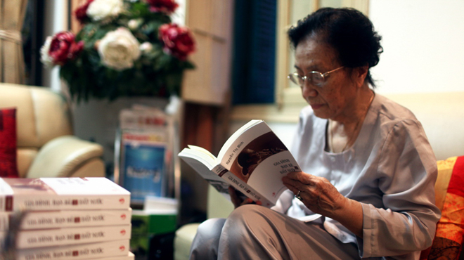 Nguyen Thi Binh author meets with HCMC readers