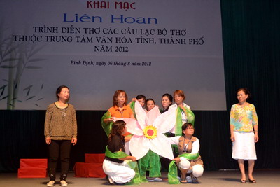 Liên hoan trình diễn thơ các câu lạc bộ thơ thuộc trung tâm văn hóa tỉnh, thành phố năm 2012
