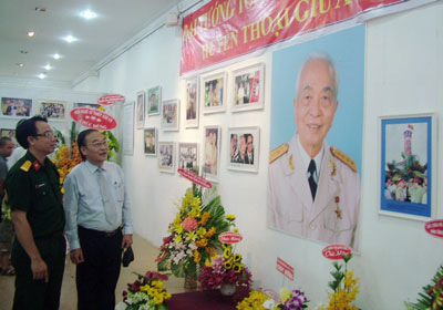 Photo exhibitions about General Vo Nguyen Giap open in Hanoi and HCM City
