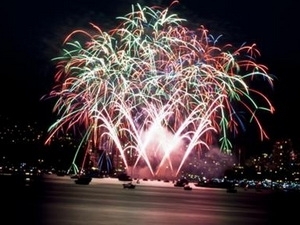 Vietnam displays fireworks in Canada