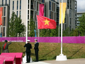 2012年伦敦残奥会：越南残疾人运动员代表团举行升旗仪式