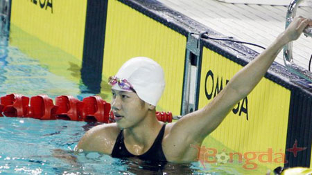 奥运会女子200米仰泳：阮氏映员进行比赛