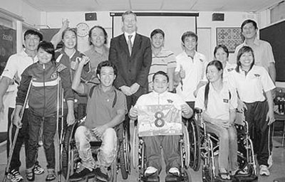 2012年伦敦残奥会前夕：越南残疾运动员代表团顺利集训