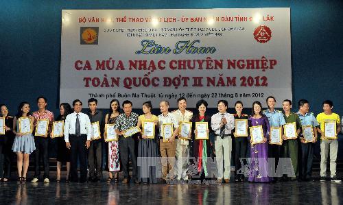 Bế mạc Liên hoan Ca múa nhạc chuyên nghiệp toàn quốc đợt 2 – 2012