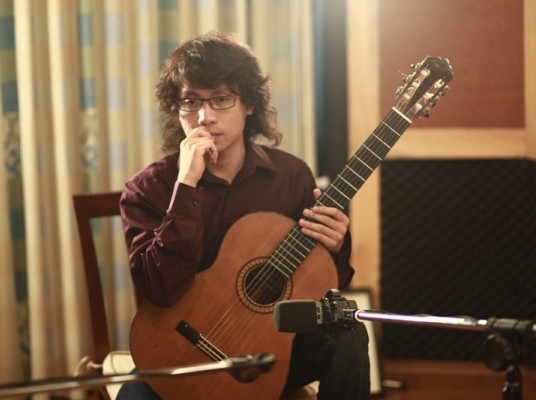 Talented guitarist Thai Minh returns to Vietnam for performance