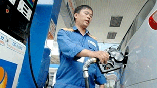Petrol prices rise VND1,100 per litre
