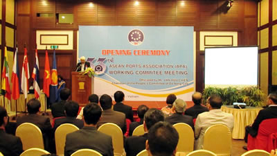 Regional ports association meets in Da Nang