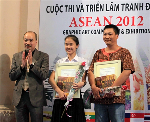 Hanoï exposition de peintures de l ASEAN 2012