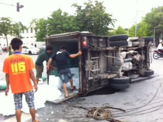 Hà Nội Tai nạn giao thông nghiêm trọng tại ngã tư Liễu Giai-Vạn Phúc