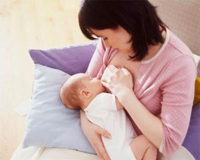 Hưởng ứng Tuần lễ Thế giới nuôi con bằng sữa mẹ 2012