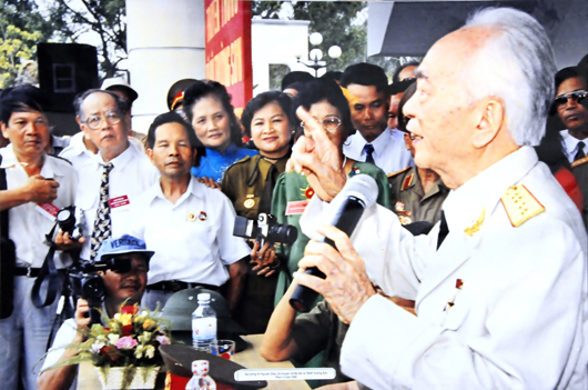 Đại tướng Võ Nguyên Giáp với cựu chiến binh