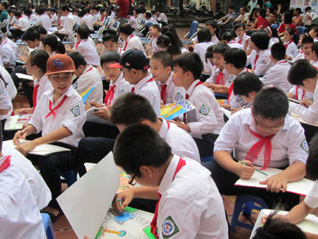 Phát động cuộc thi vẽ tranh “Thiếu nhi Việt Nam với an toàn giao thông” năm 2012