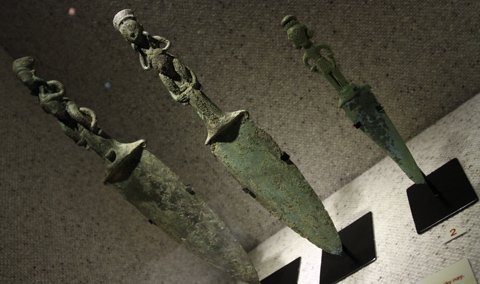 Vietnamese feudal dynasty antique collection