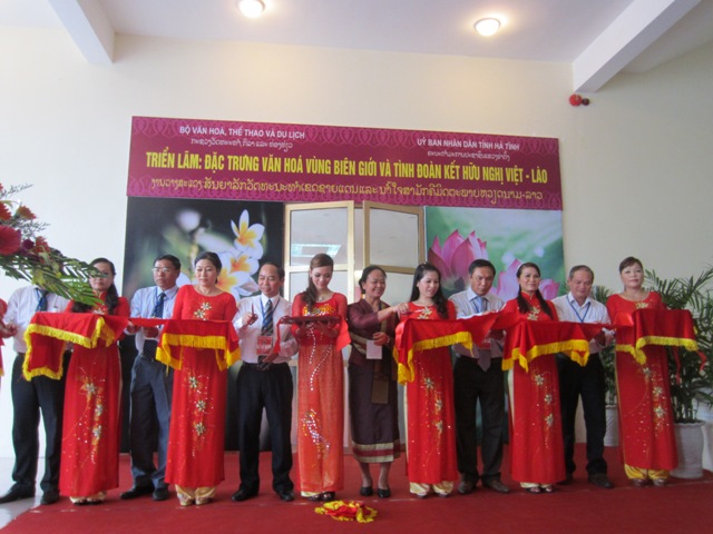 “越老边境文化特色与团结友谊之情”展览在河静省隆重开幕