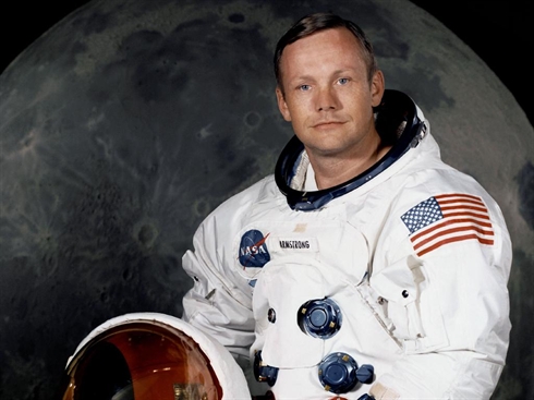 Les cendres de Neil Armstrong, premier homme sur la Lune, dispersées en mer