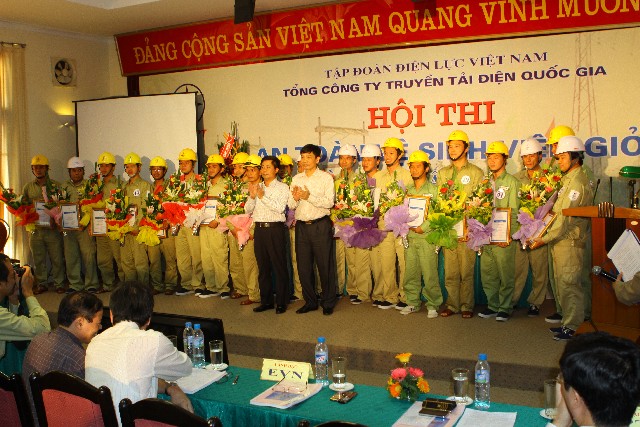 Hội thi “An toàn vệ sinh viên giỏi” Tổng công ty Truyền tải điện Quốc gia lần thứ nhất