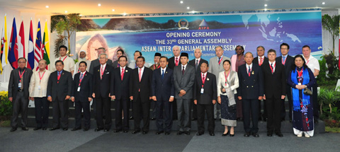 Renforcer le rôle des Parlements vers la Communauté de l ASEAN 2015