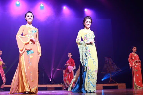 Chương trình biểu diễn nghệ thuật “Hương Sắc Việt Nam” tại Tôkiô