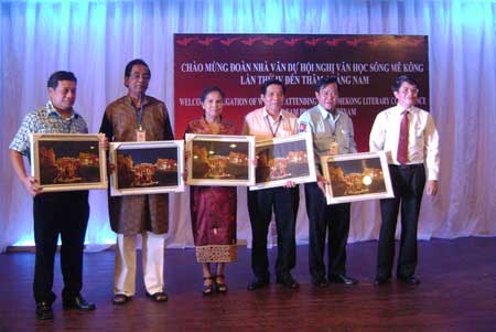 80 writers from Laos, Cambodia, India and Thailand visit Quang Nam province