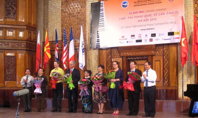 第二届国际钢琴比赛拉开帷幕