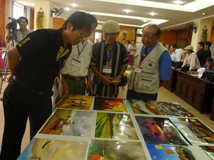 越南北中部六省参加艺术图片展
