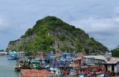 Kiên Giang Hàng chục hộ dân không chịu di dời, bất chấp nguy hiểm do lở núi Ba Hòn