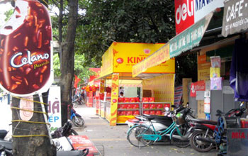 Khi bánh Trung Thu lấn chiếm vỉa hè