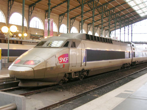 Vietnam Airlines cooperates with SNCF from France