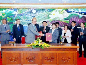 Vietnam, UK further financial cooperation