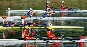 Hanoi wins championship title in national rowing tourney