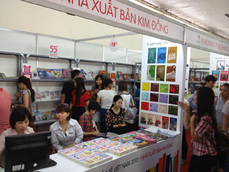 Le 4e Salon international du livre du Vietnam 2012