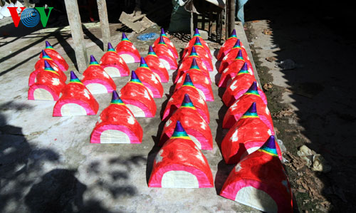 Lion head-making thrives in Nam Dinh