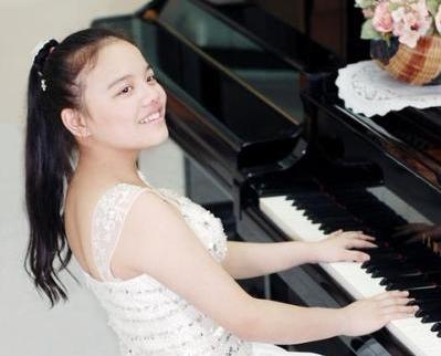 Hoàng Phạm Trà Mi được tặng bằng khen tại cuộc thi piano quốc tế mang tên F Chopin