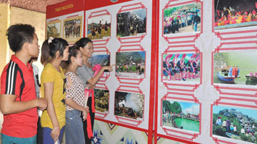 Khai mạc Triển lãm ảnh “Sắc màu văn hoá các dân tộc Đông Bắc”
