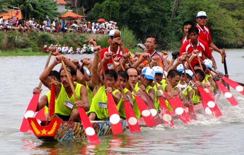 Traditional Boat Rowing Festival in Quang Binh