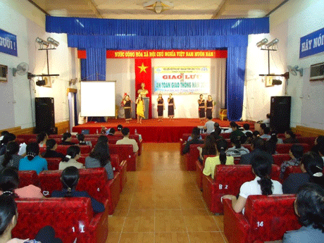 Kon Tum Tổ chức Giao lưu an toàn giao thông năm 2012
