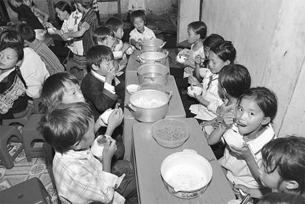 Cần quan tâm đến an toàn thực phẩm tại trường học